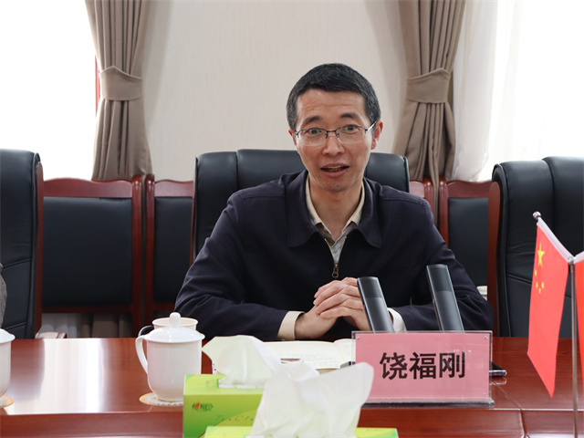 鄧華會(huì)見(jiàn)宜賓市供銷社黨委書記、理事會(huì)主任饒福剛一行