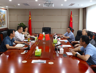 鄧華會(huì)見四川大學(xué)教授葉光斗、巨石集團(tuán)成都有限公司執(zhí)行董事、總經(jīng)理陳杰等一行