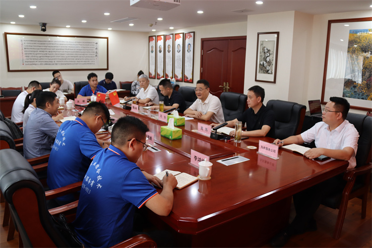 鄧華會(huì)見(jiàn)蒙牛集團(tuán)常溫營(yíng)銷中心、成都天杰有機(jī)農(nóng)業(yè)發(fā)展有限公司相關(guān)負(fù)責(zé)人一行
